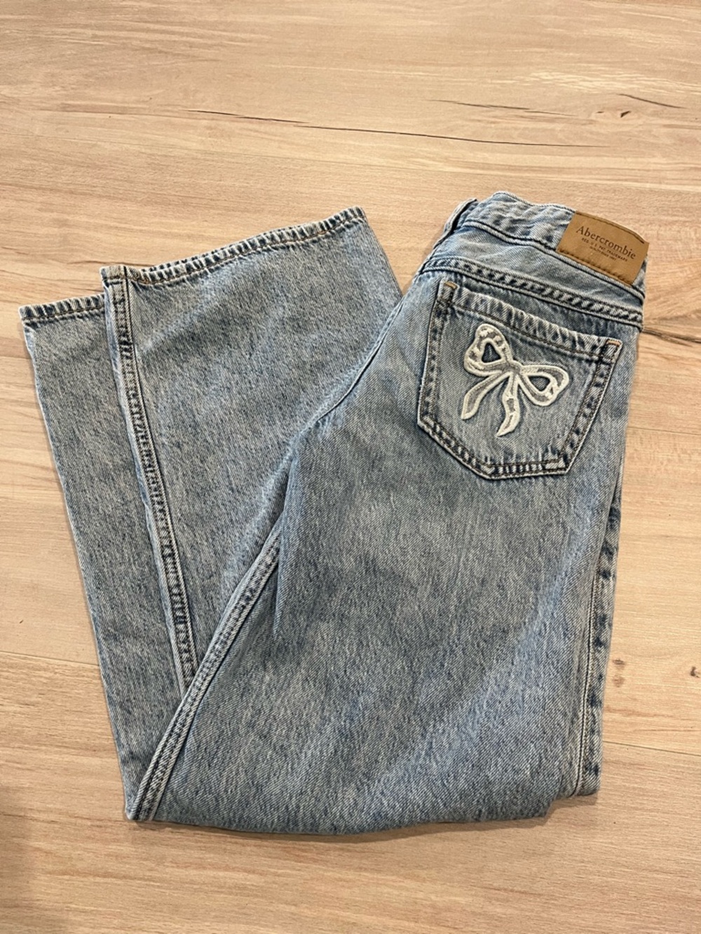 Abercrombie & Fitch Light Blue Low Rise Baggy Jeans w/White Bow Accent Size 7/8